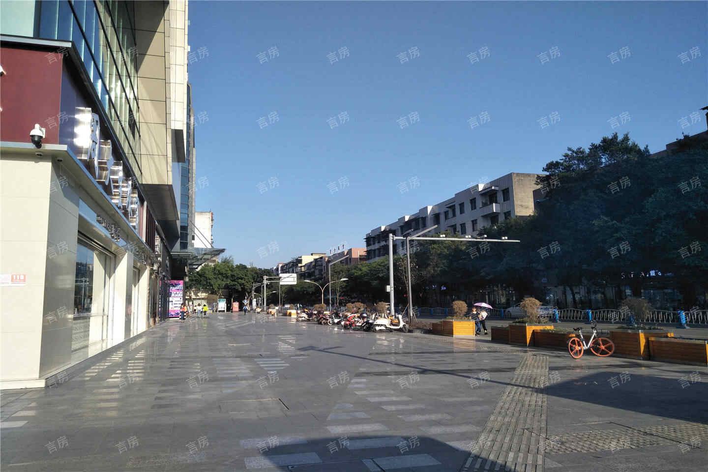 雕像国际广场现场图片