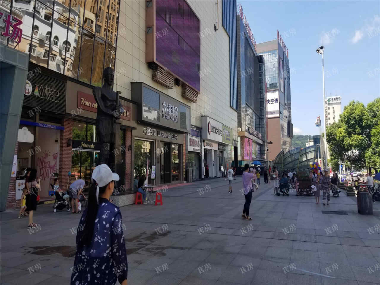 金诚·沃尔玛购物广场现场图片